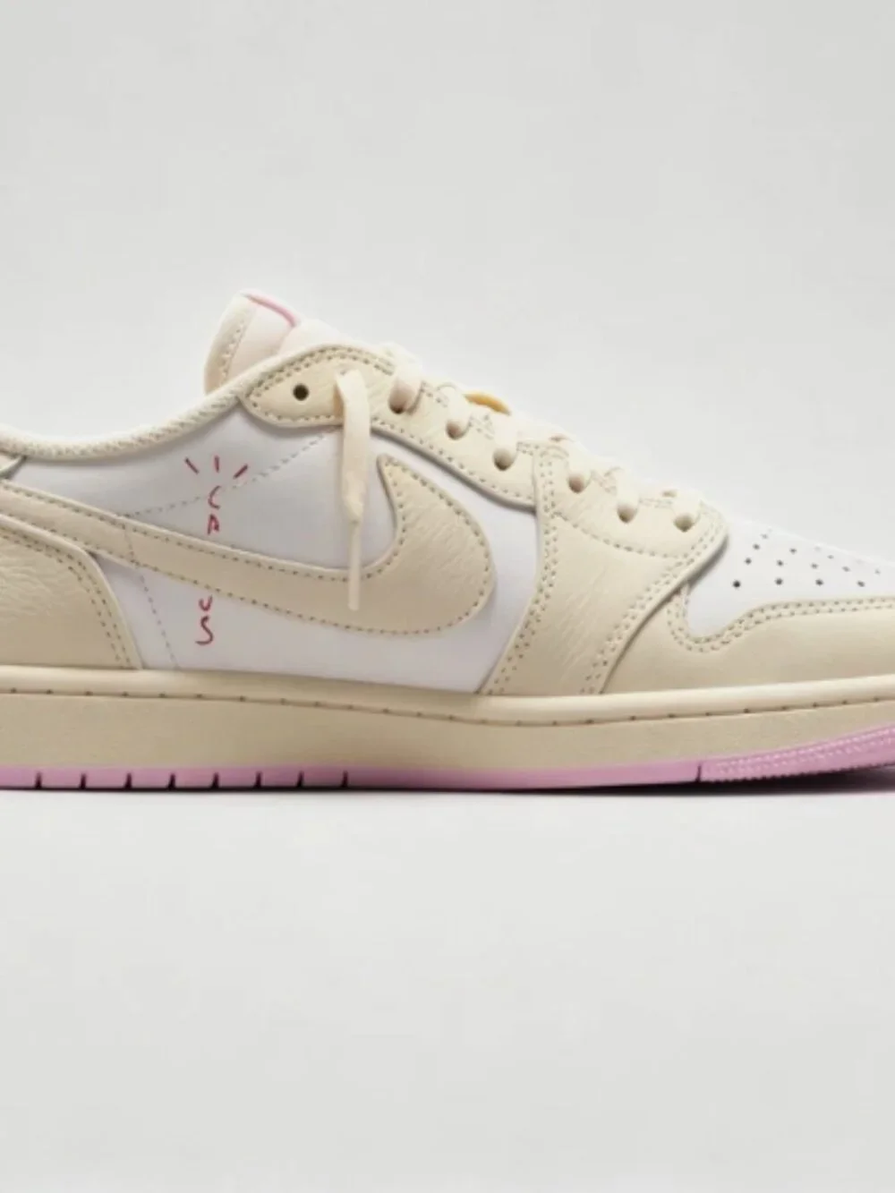 Nike Air Jordan 1 Low Travis Scott Shy Pink